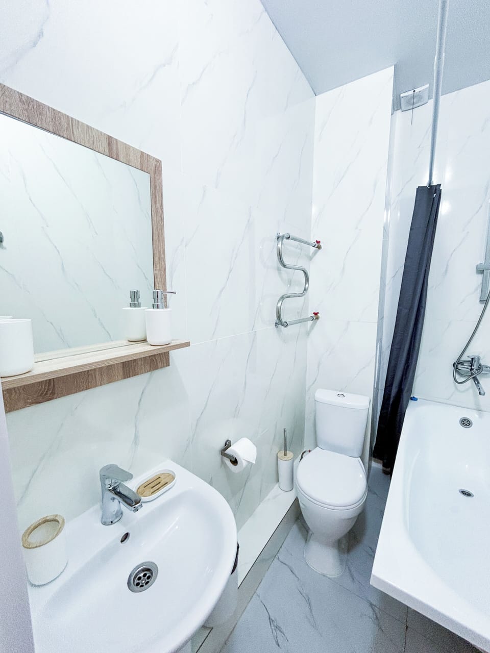 Bathtub, free toiletries, hair dryer, towels