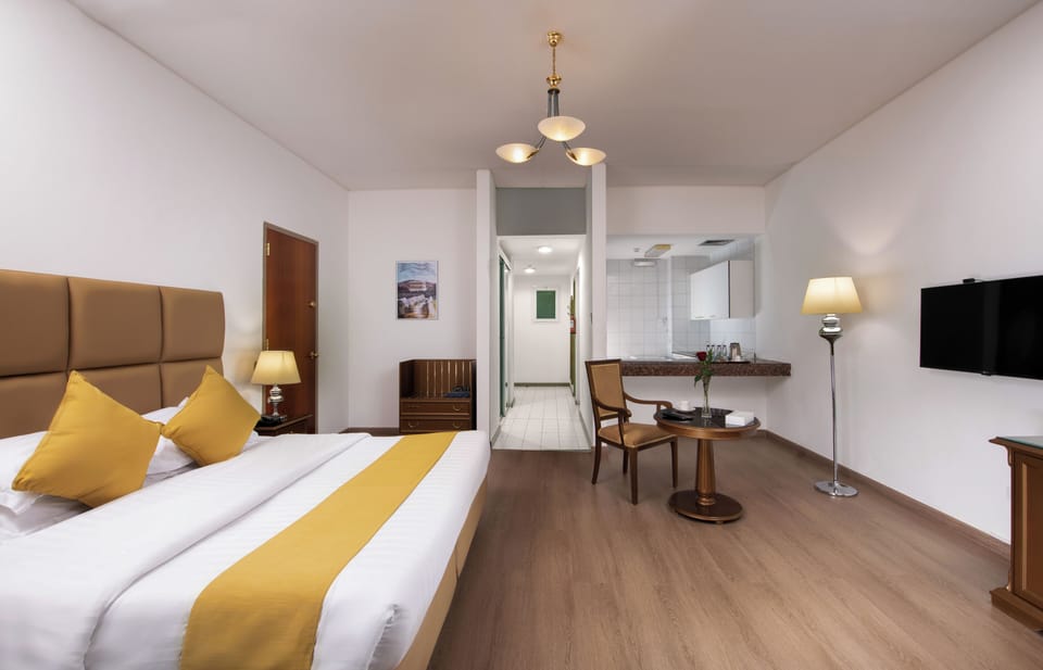 Studio, 1 King Bed, Balcony, Garden View | Desk, laptop workspace, WiFi (free), bed sheets