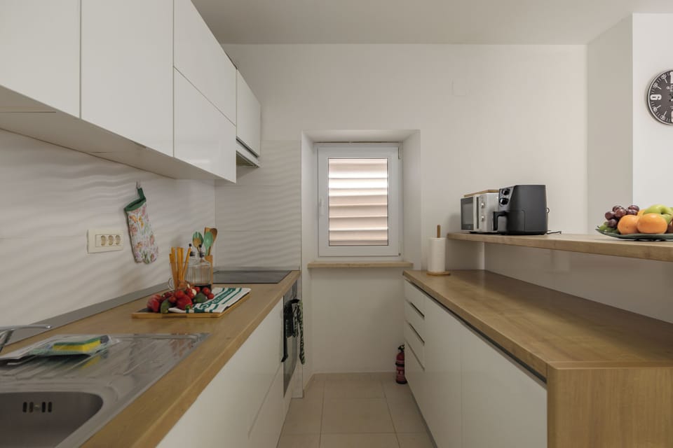 Standard House, 2 Bedrooms, 2 Bathrooms (Casa Valdebek) | Private kitchen