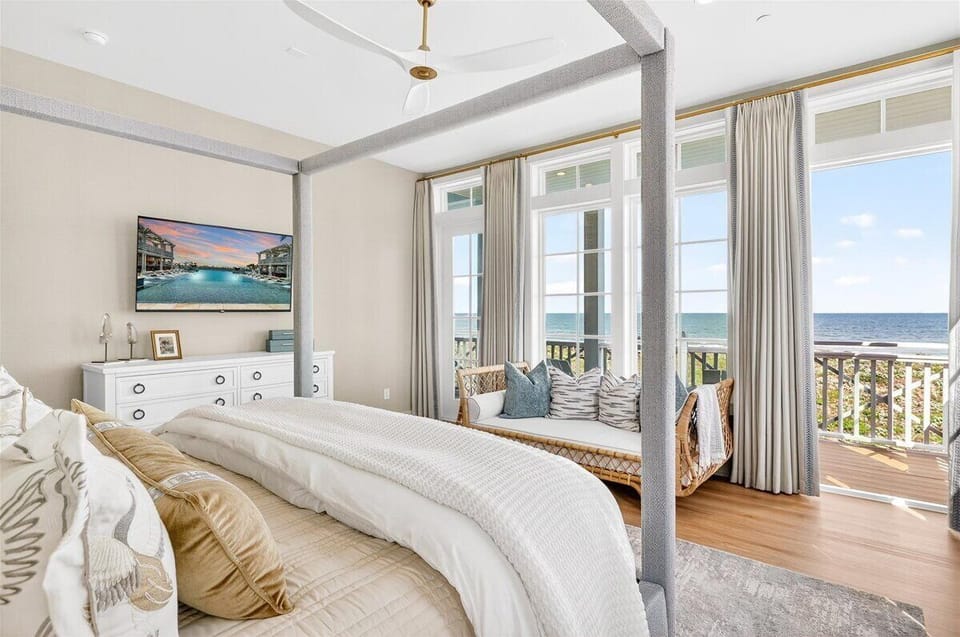 Primary King Bedroom with Gulf Views, 3rd Floor