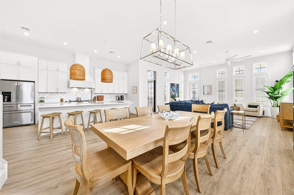 1st Floor, Dining Area