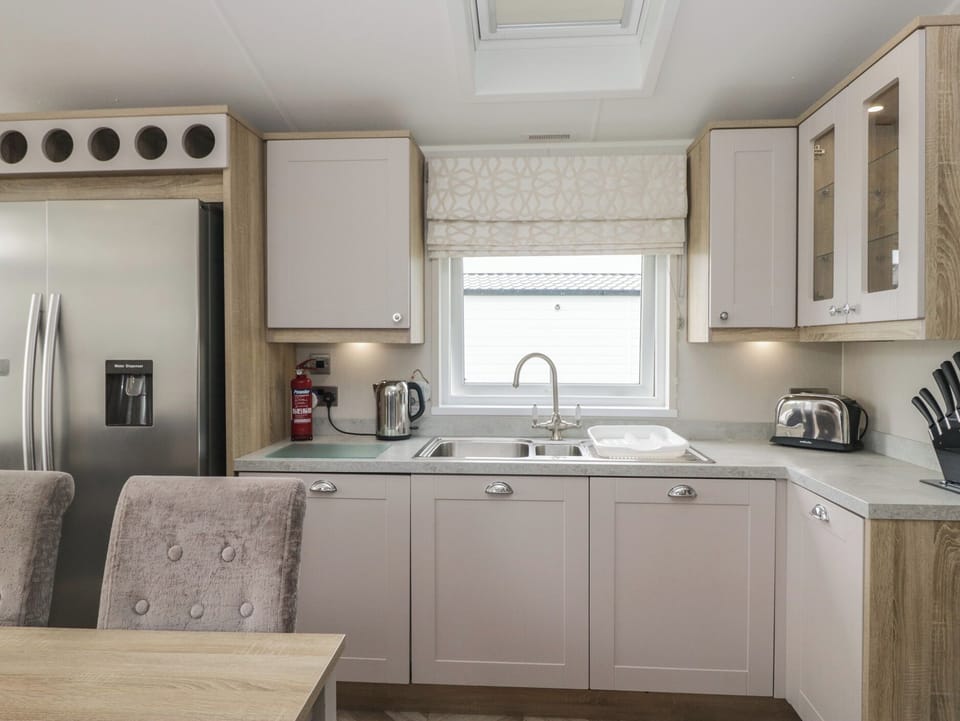 Dishwasher, cookware/dishes/utensils