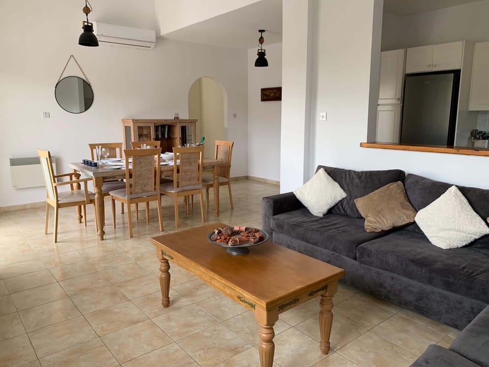 Open plan living and dining room