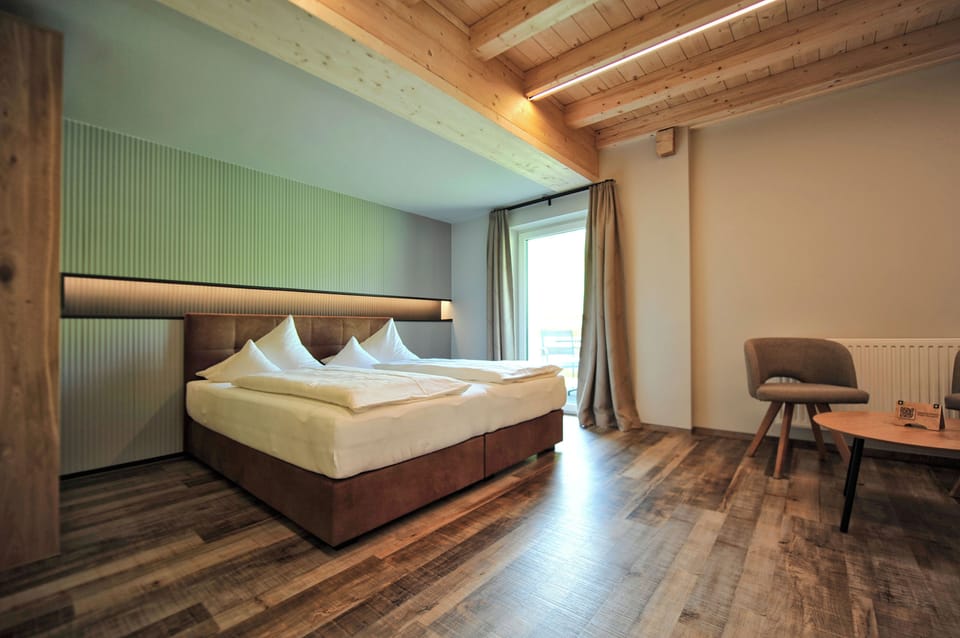 Classic Quadruple Room | In-room safe, blackout drapes, WiFi (free), bed sheets