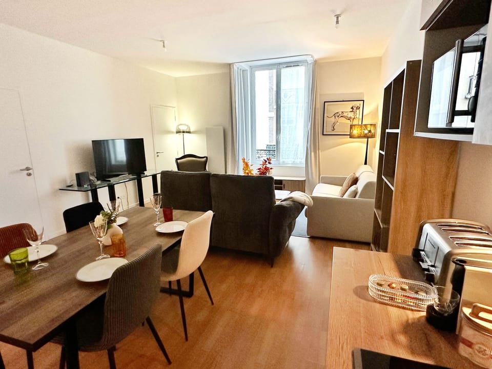 Deluxe Apartment, Balcony, City View | Dining