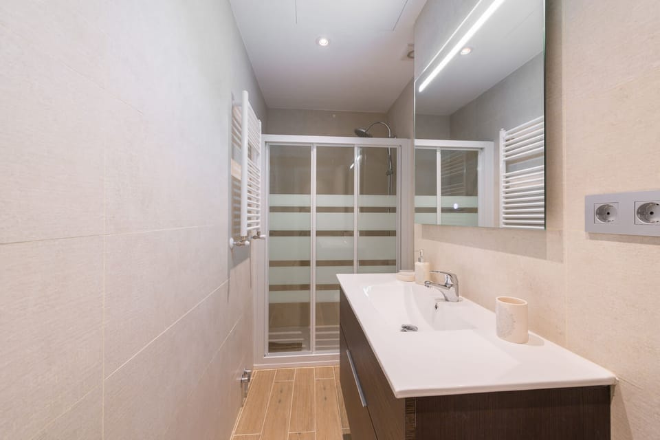 Republica 2BR apt Near Madrid s Financial Center Apartment in Madrid