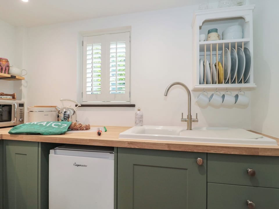 Cookware/dishes/utensils