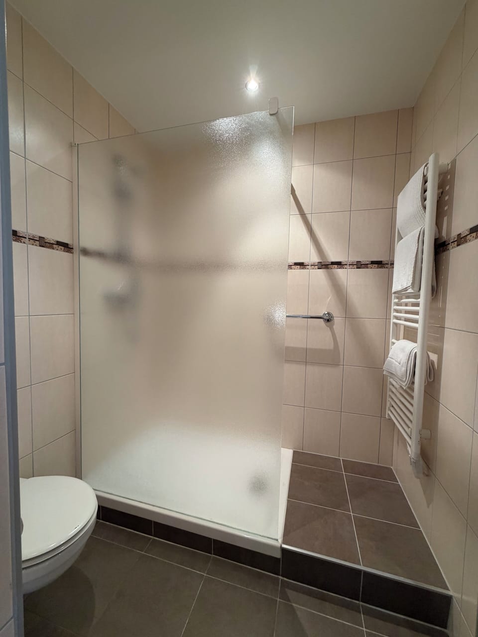 Family Triple Room, Courtyard View | Bathroom