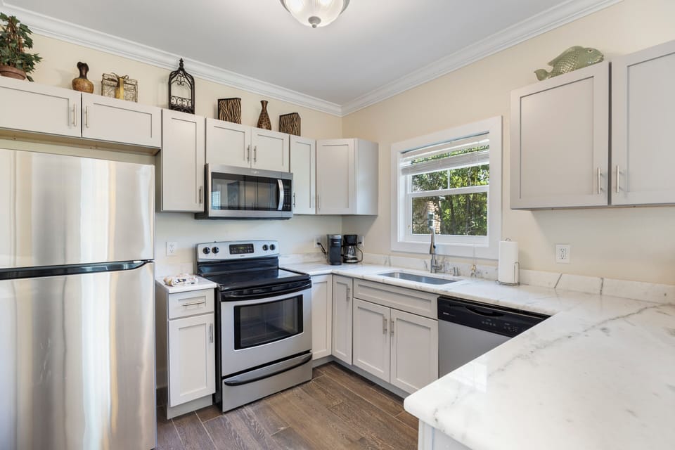 The Tiki Hideout - Unit 35C at Purple Parrot - Fully equipped kitchen with everything you need for cooking in when you don’t feel like going out