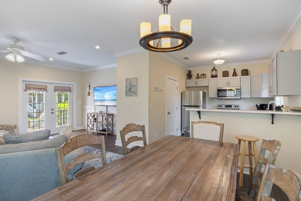 The Tiki Hideout - Unit 35C at Purple Parrot - Dining space just off the kitchen—perfect for meals together or planning out the next day’s activities.