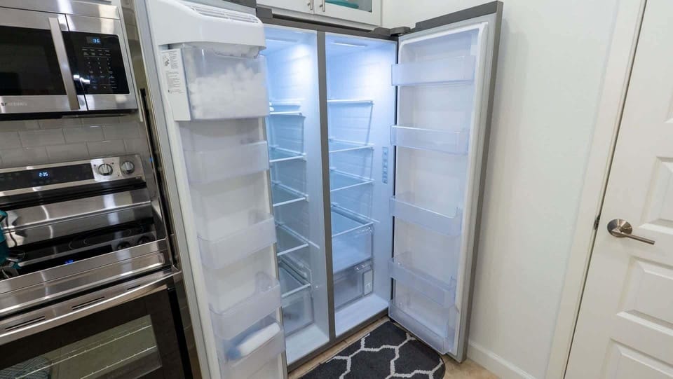 Apartment, 2 Bedrooms | Private kitchen | Fridge, oven, coffee/tea maker, toaster