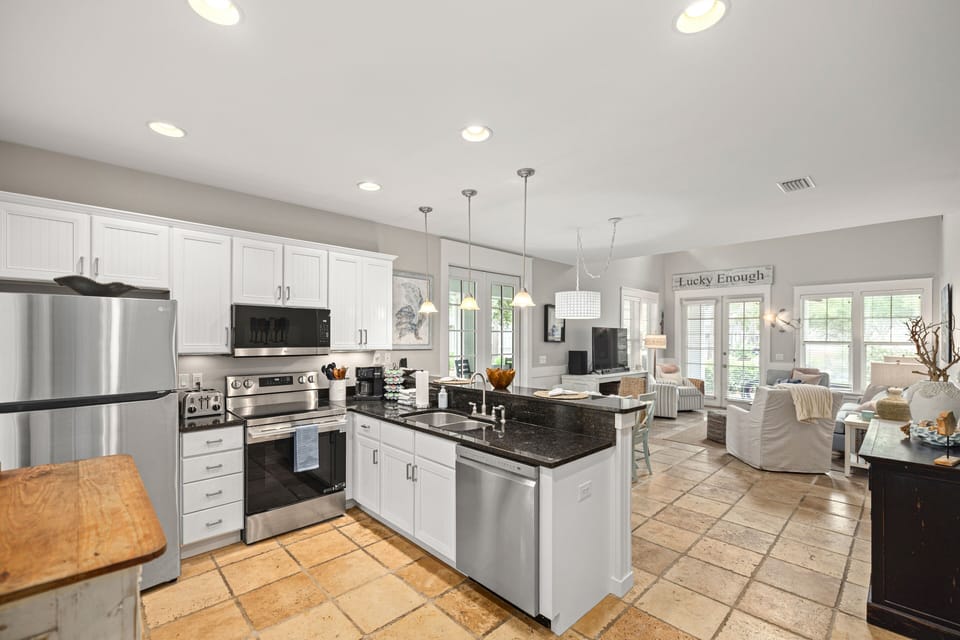 House, 3 Bedrooms | Private kitchen | Coffee/tea maker, fridge, oven, toaster