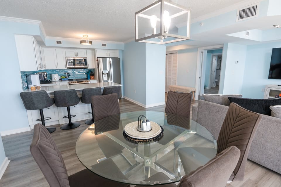 Condo, 2 Bedrooms | Dining