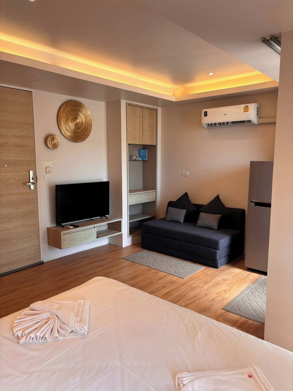 Room, 1 Bedroom, Smoking, Balcony | Living room