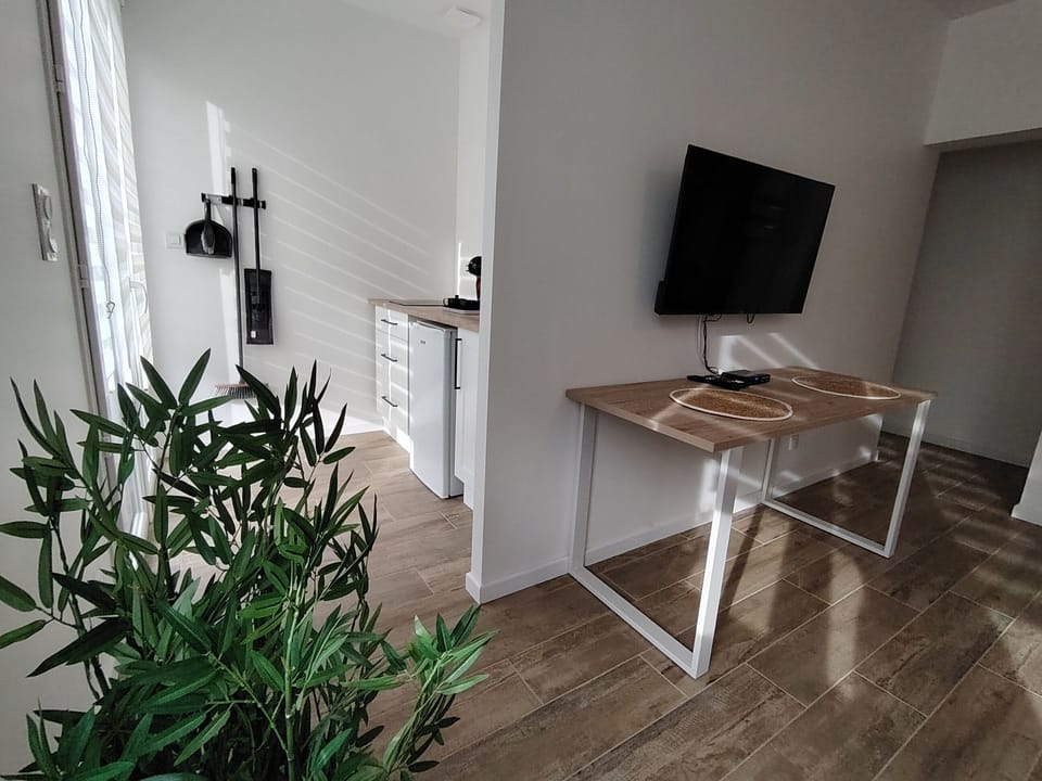 Comfort Room, Balcony | Interior