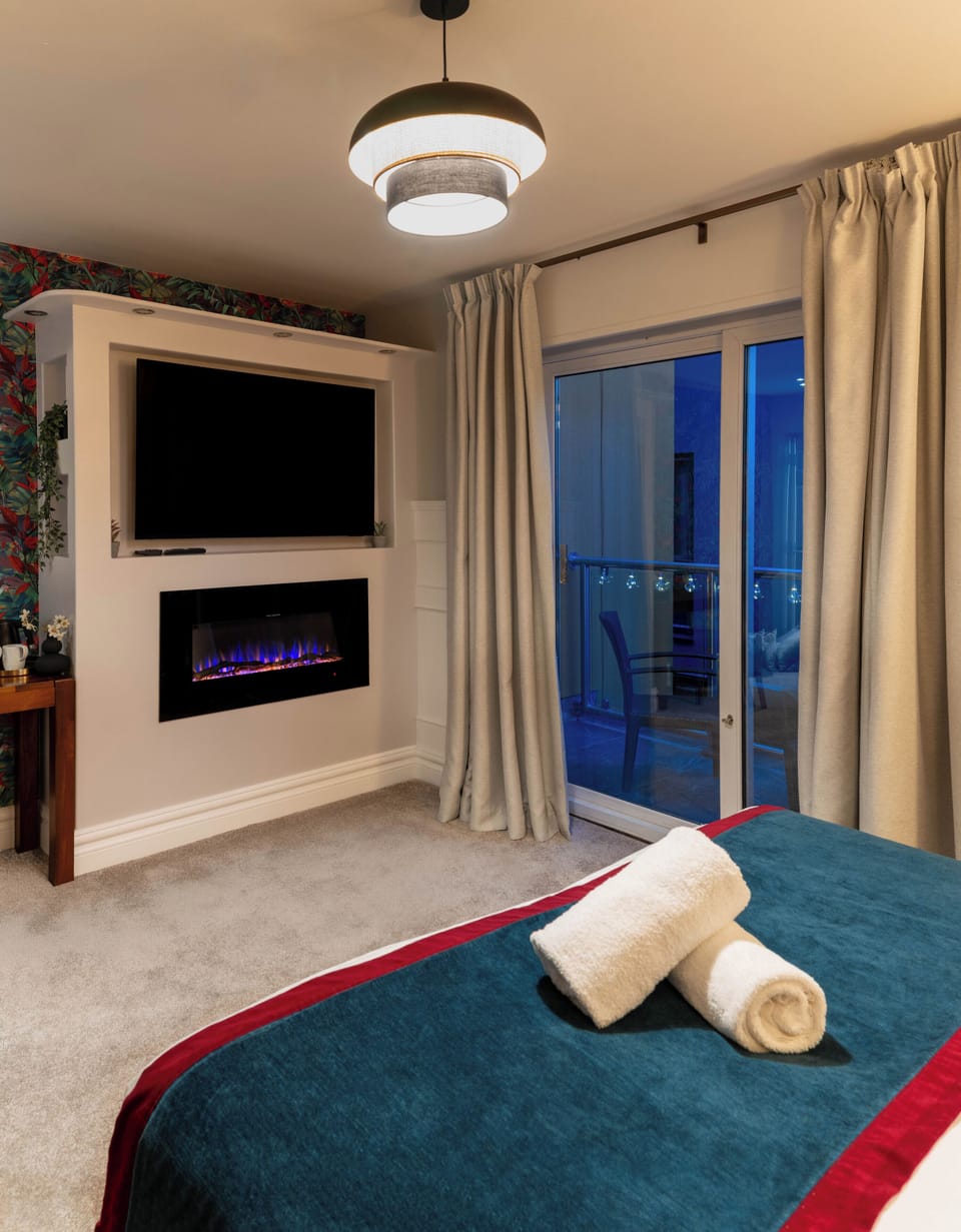 Premium Double Room | Premium bedding, desk, WiFi (free), bed sheets