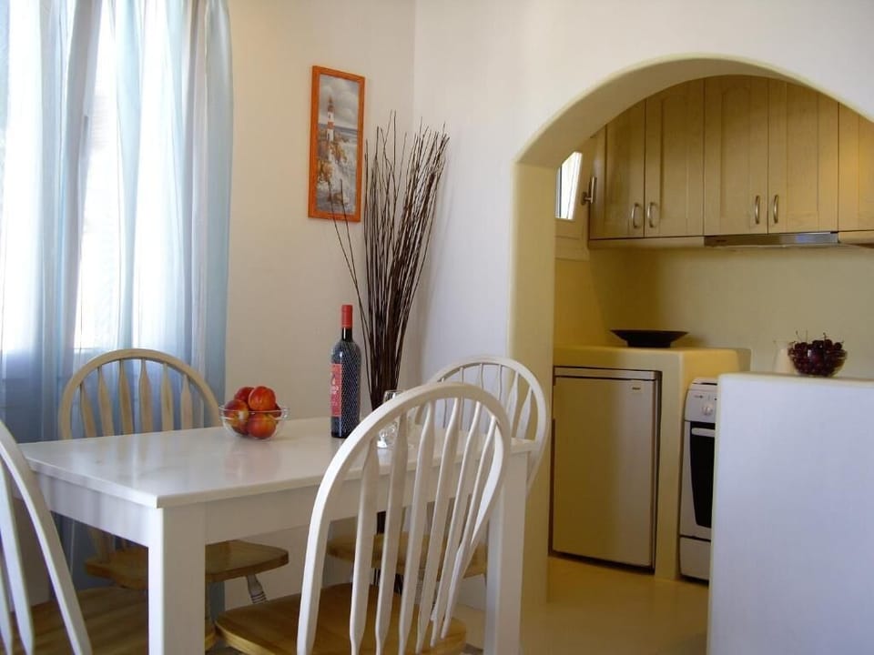 Family Apartment, Partial Sea View | Private kitchen