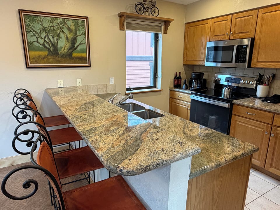 Perfect Functional Kitchen with Granite Countertops