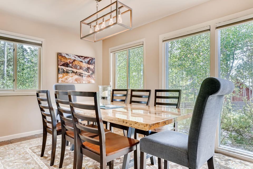 Lovely Dining Room with Panoramic Views - Seats 8