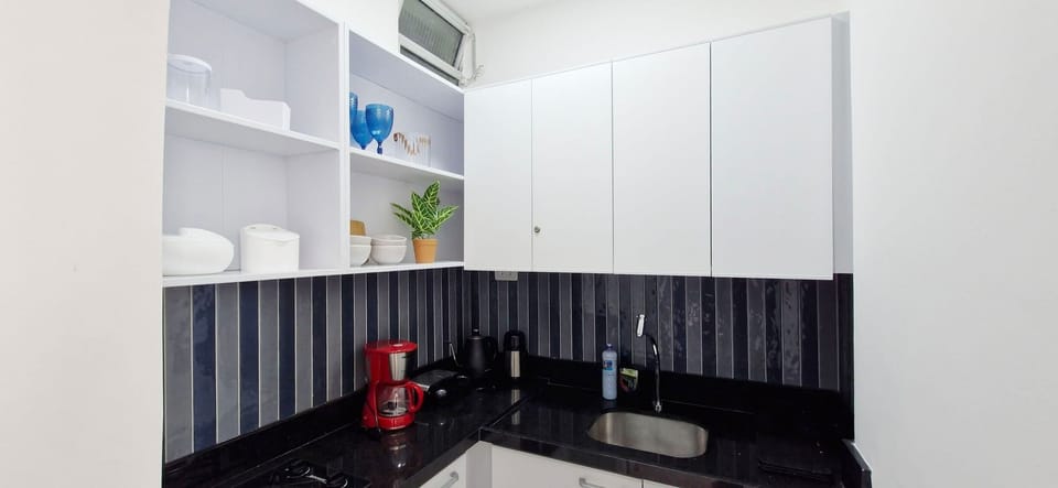 Basic Apartment | Private kitchen | Mini-fridge, microwave, stovetop, blender