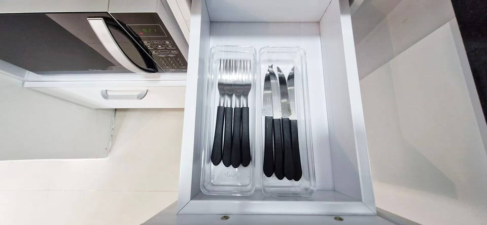 Basic Apartment | Microwave