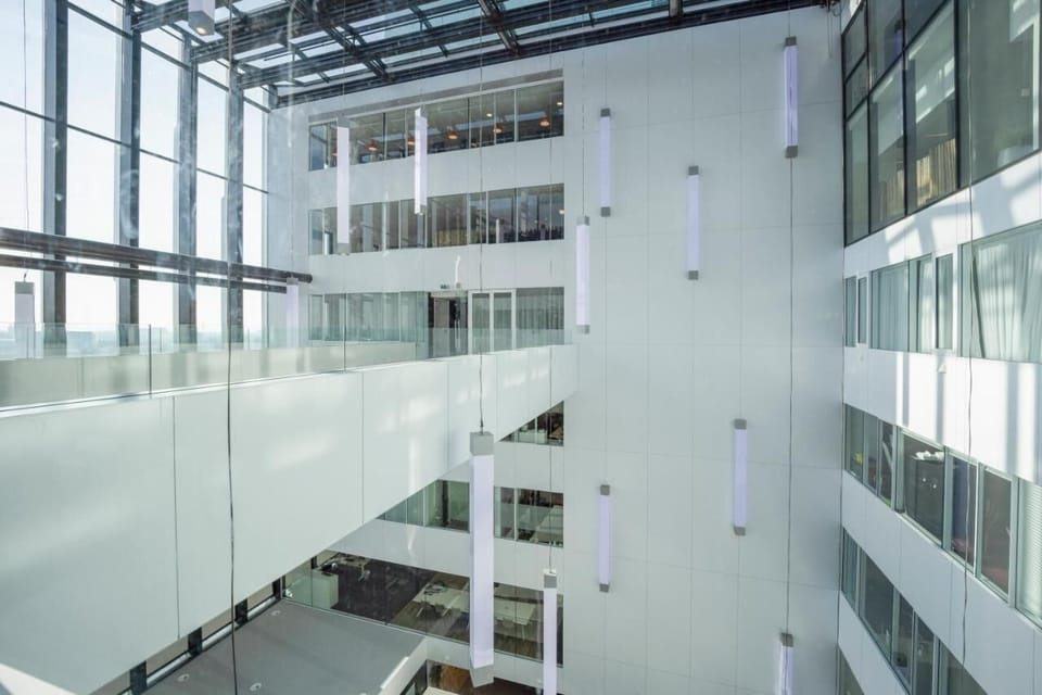 Step into an airy atrium filled with daylight and calm.