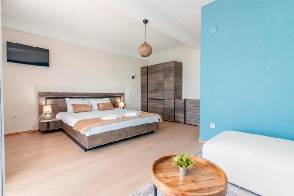 Select Comfort beds, iron/ironing board, free WiFi