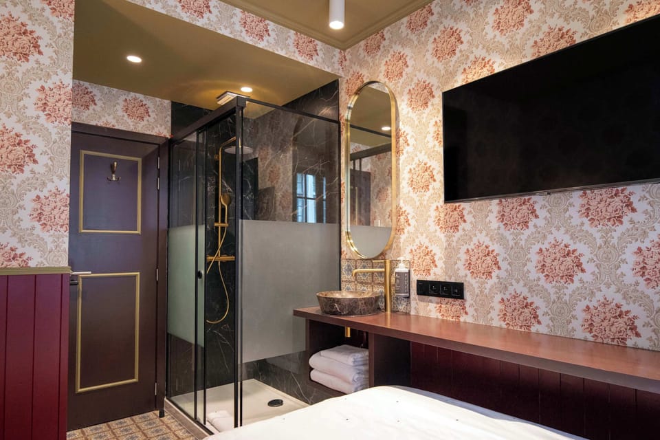 Basic Double Room | Bathroom | Shower, hair dryer, towels, soap
