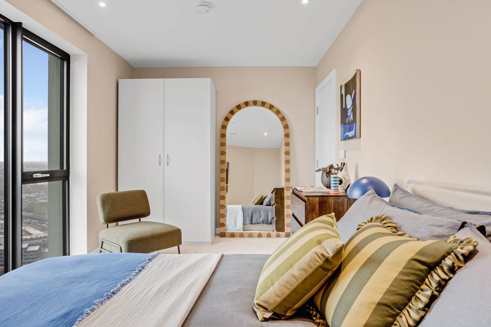 Stylish Two-bedroom Flat With a Large Balcony Apartment in London