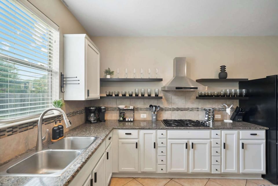 Large Kitchen with all you could need 
