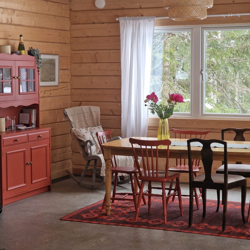 Classic Cabin, 2 Bedrooms, Mountain View | In-room dining