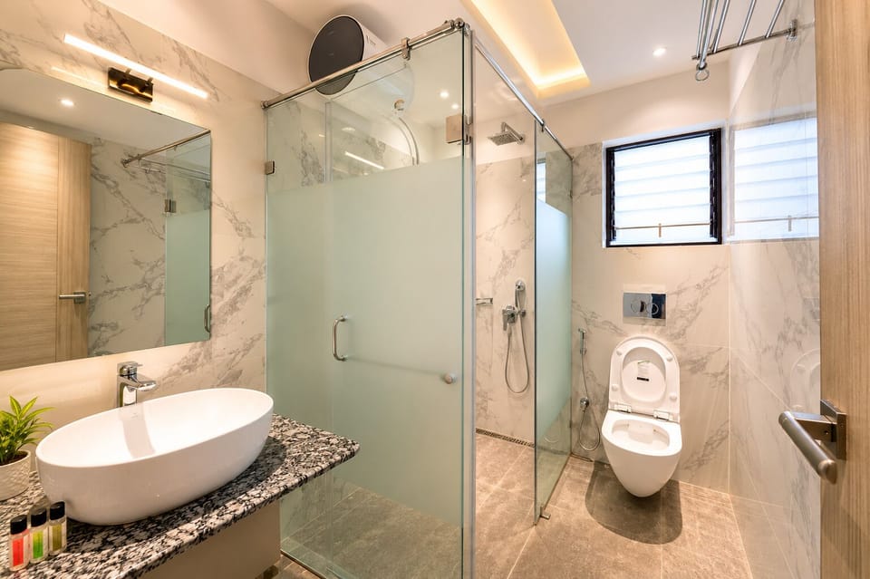 Luxury Studio, 1 Bedroom | Bathroom | Shower, rainfall showerhead, free toiletries, hair dryer