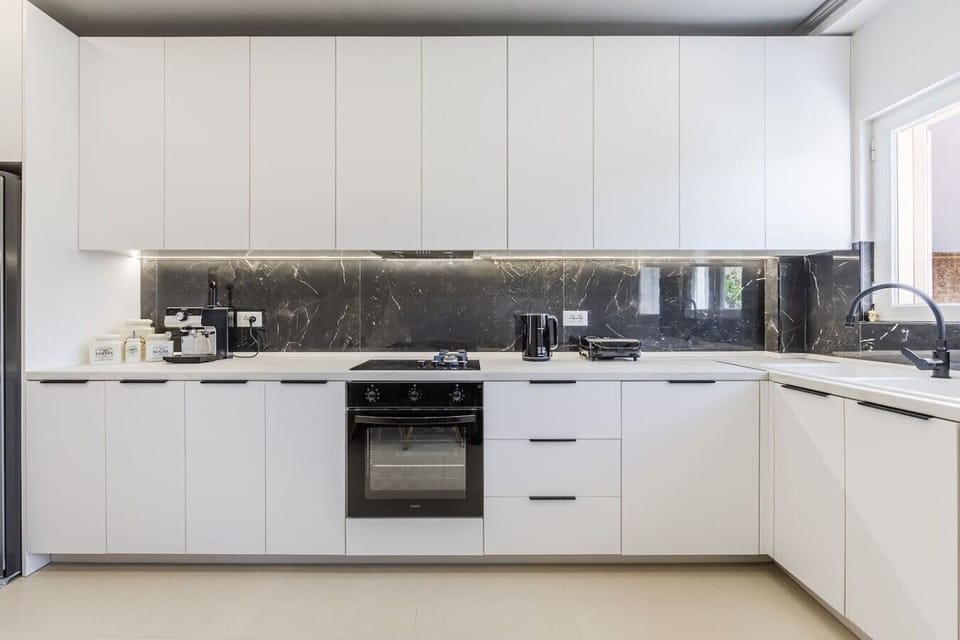 Fully-equipped kitchen