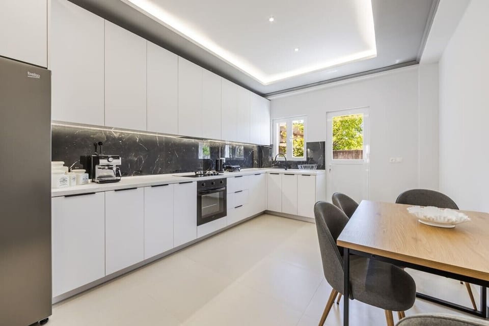 Fully-equipped kitchen