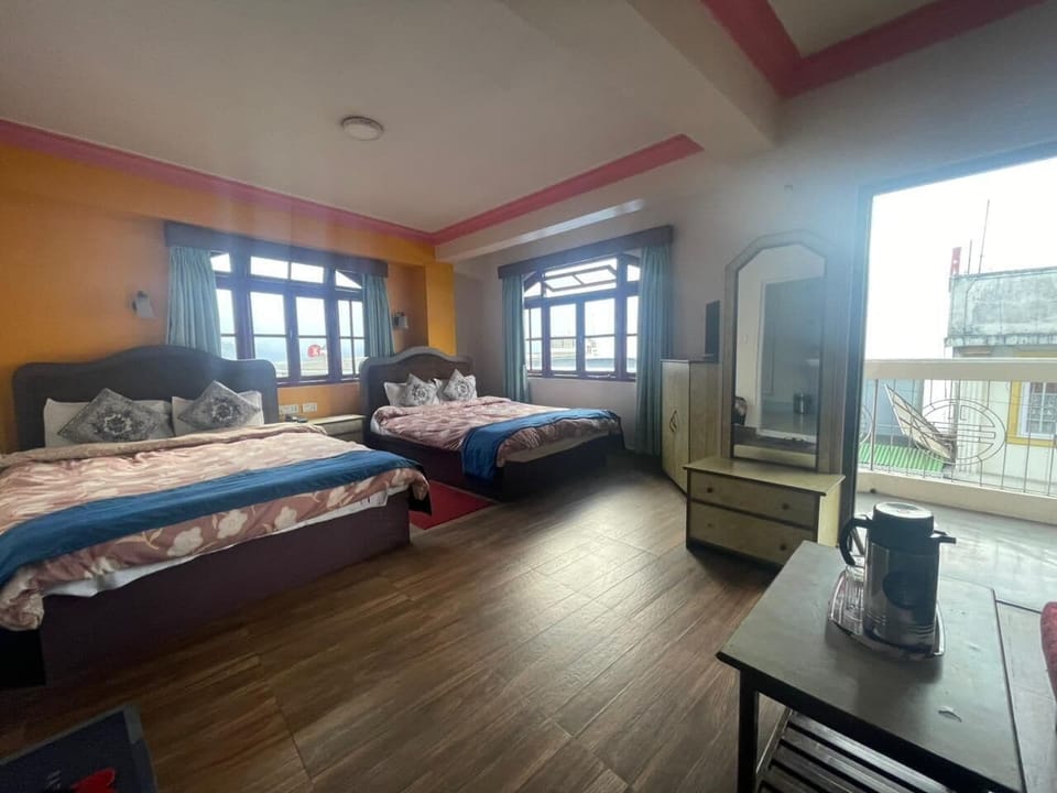 Deluxe Quadruple Room | Desk, free WiFi