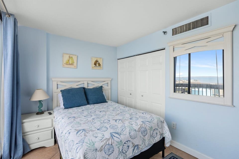 Nautical decor keeps you dreaming of the beach.