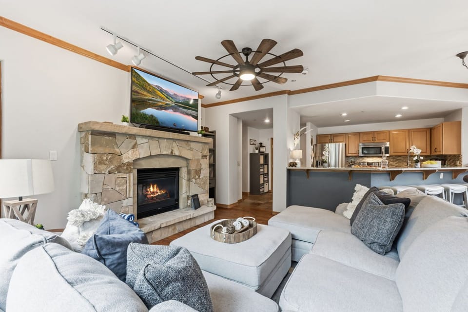 Living room: Sony Smart TV, stone fireplace.
