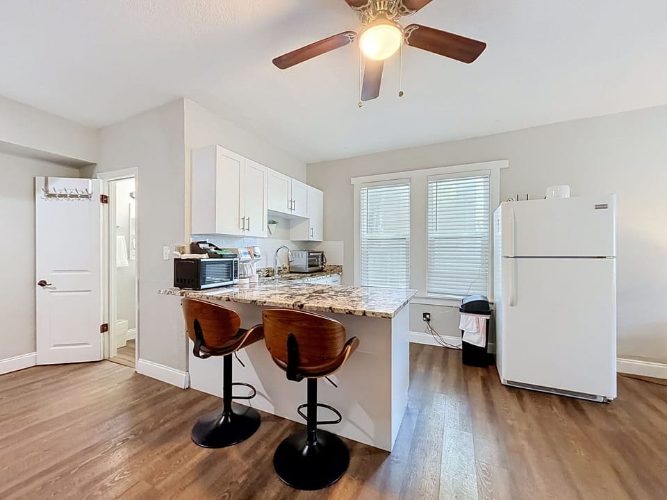 Kitchen Bar