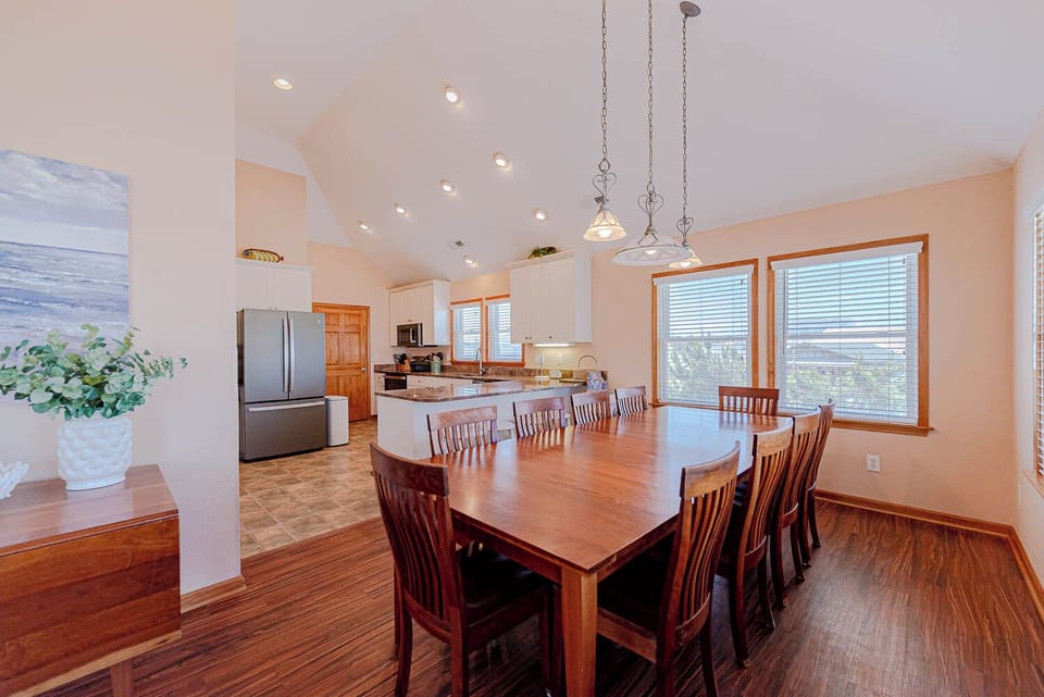 Top Level Dining/Kitchen Area