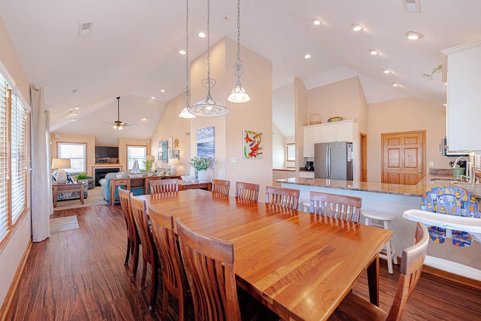 Top Level Dining/Kitchen Area
