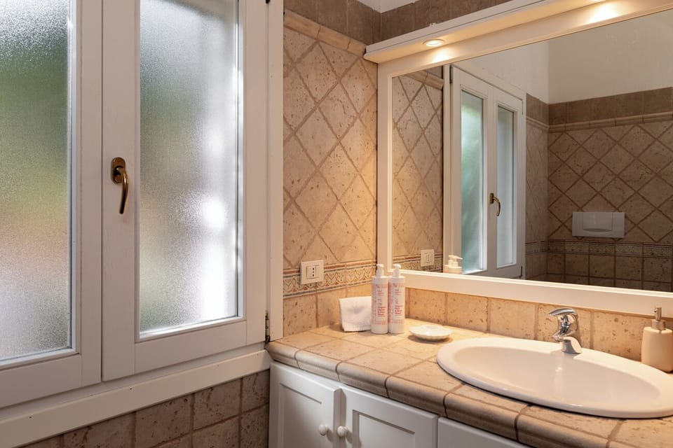 Apartment, 2 Bedrooms, Sea View | Bathroom
