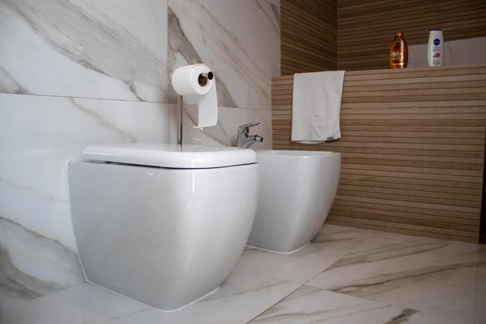 Comfort Double Room, Balcony, Garden View | Bathroom | Bathrobes, bidet