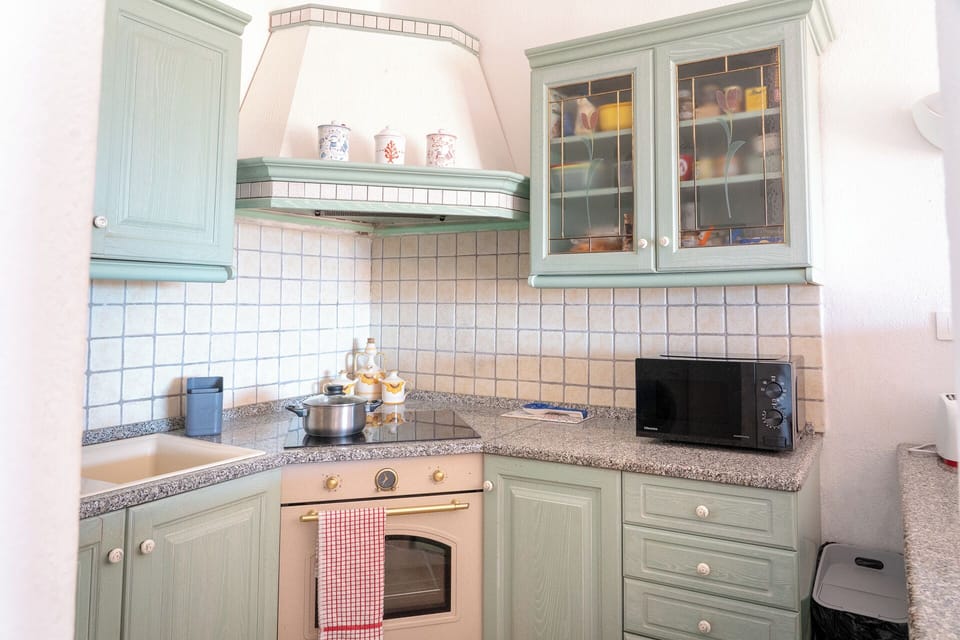 Apartment, 3 Bedrooms, Sea View | Private kitchen | Espresso maker, coffee/tea maker