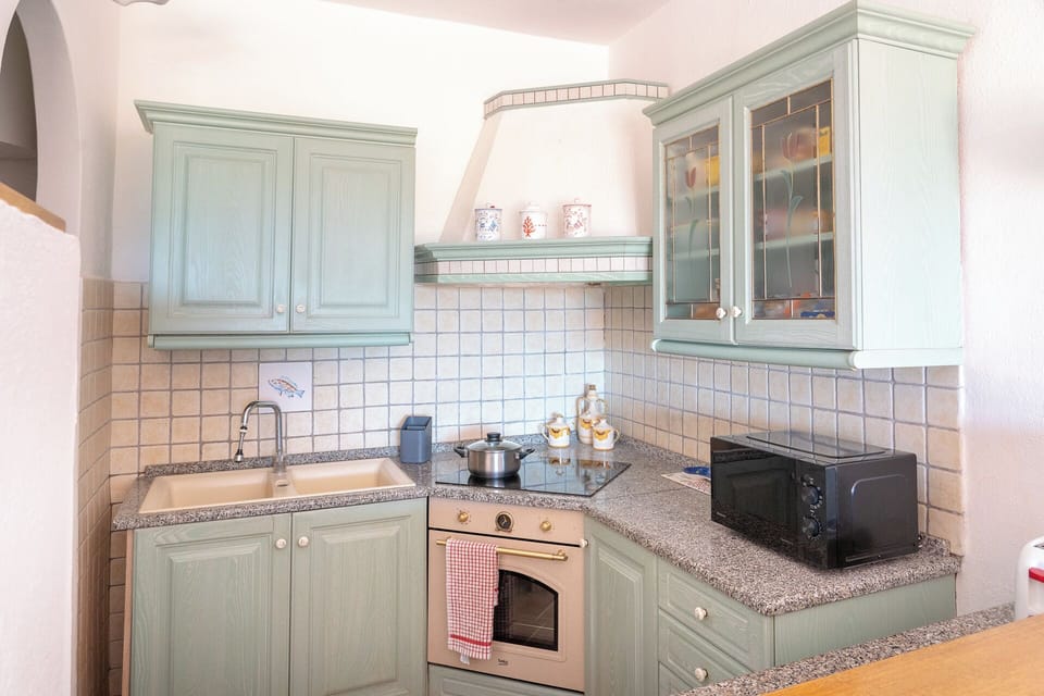 Apartment, 3 Bedrooms, Sea View | Private kitchen | Espresso maker, coffee/tea maker