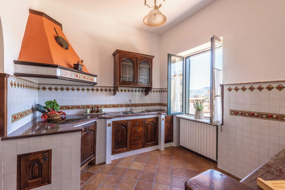 Apartment, Balcony, City View | Private kitchen | Electric kettle