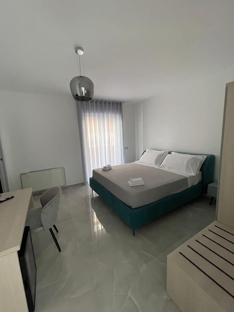Comfort Double Room, Balcony | Minibar, in-room safe, desk, laptop workspace