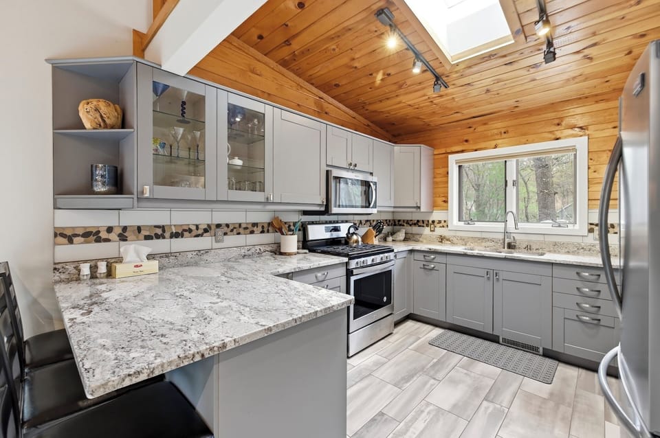 Spacious open kitchen, perfect for the chef of the group.