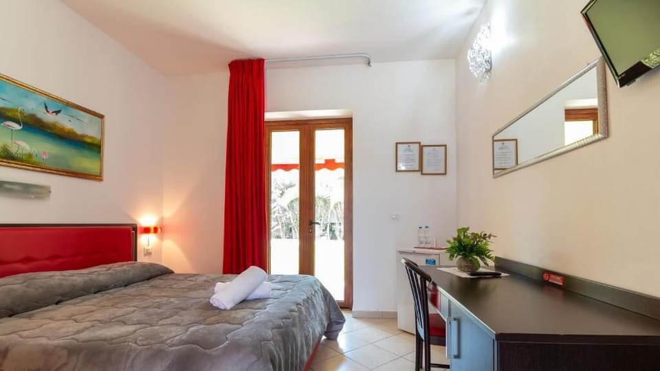 In-room safe, desk, laptop workspace, free WiFi