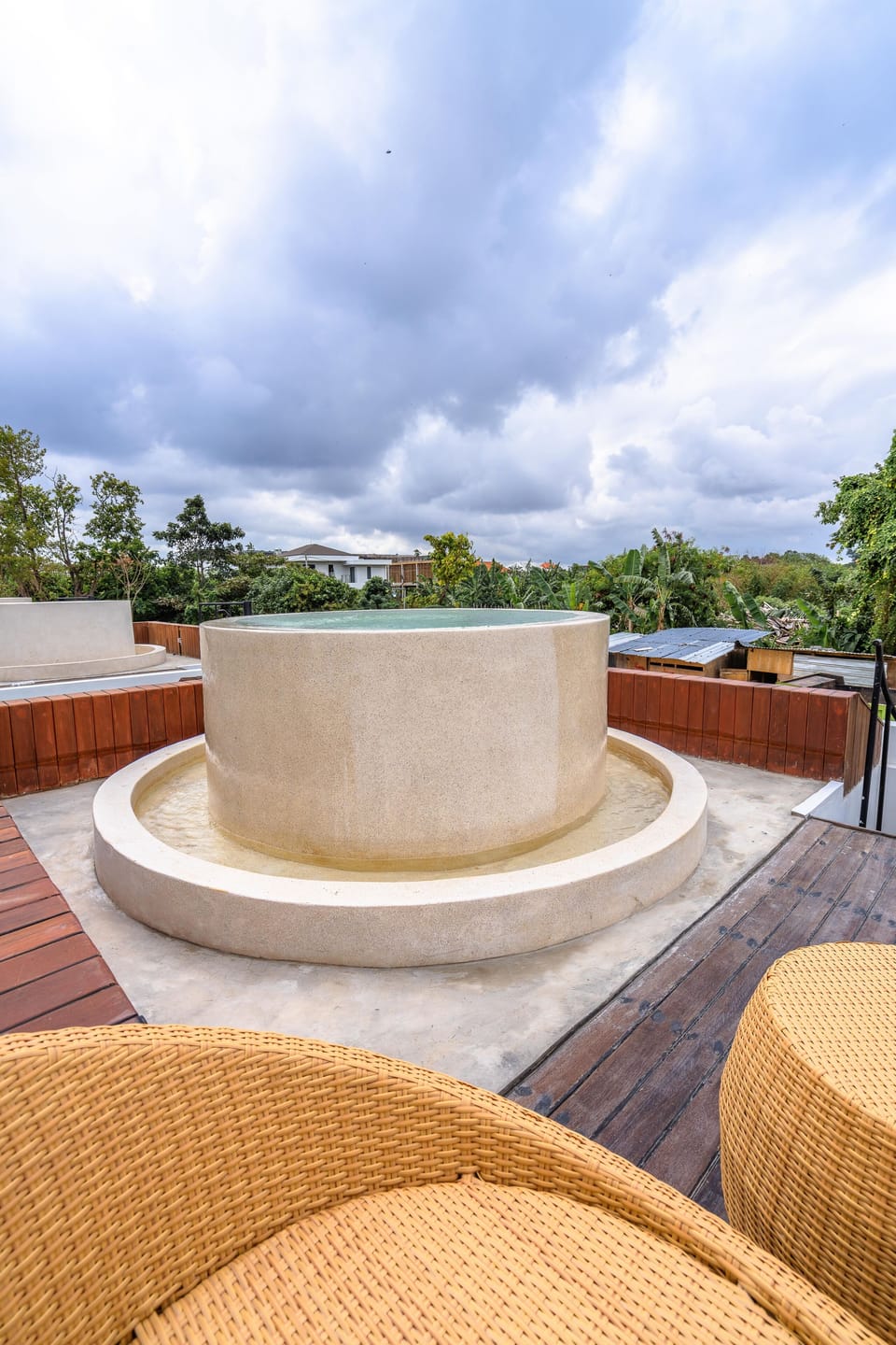 Outdoor spa tub