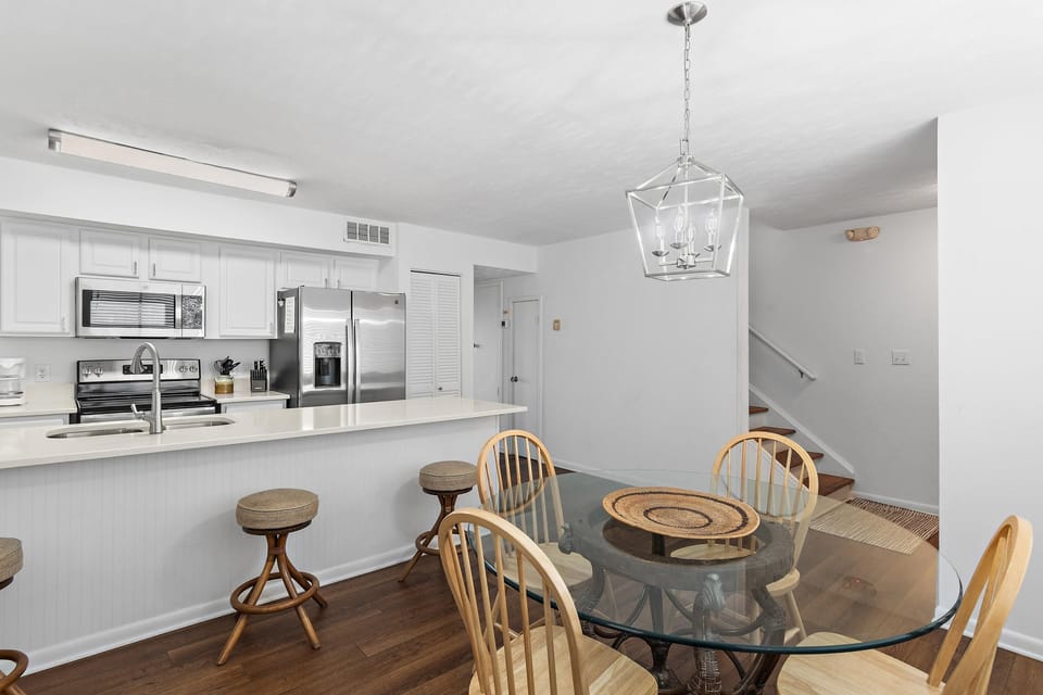 House, Multiple Beds (Blue Surf 1) | Dining